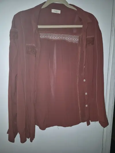 Blusa terracota con encaje - miniatura 1