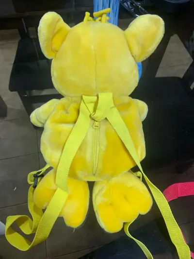 Mochila de peluche amarilla - miniatura 2