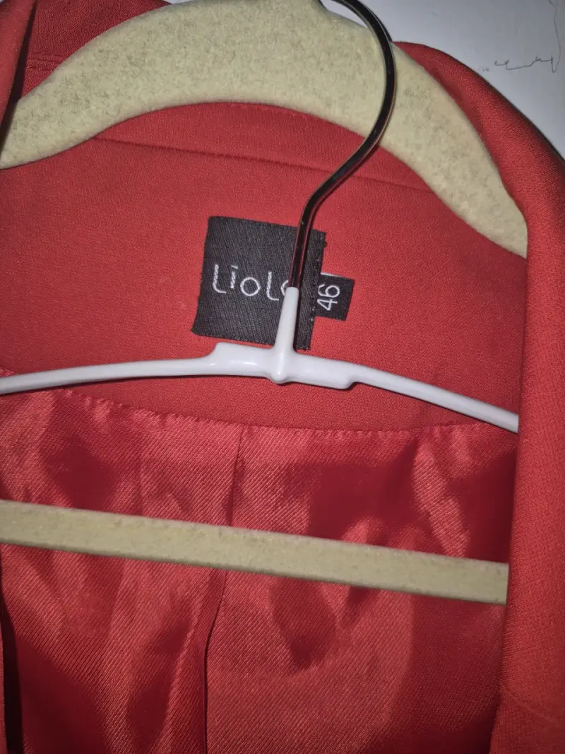 Traje rojo elegante para mujer - 2