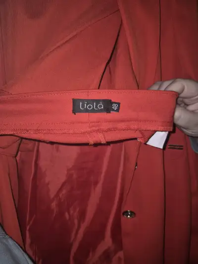 Traje rojo elegante para mujer - miniatura 3
