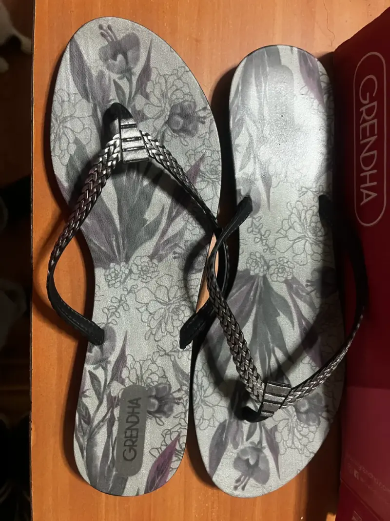 Sandalias flip-flop Grendha gris - 1