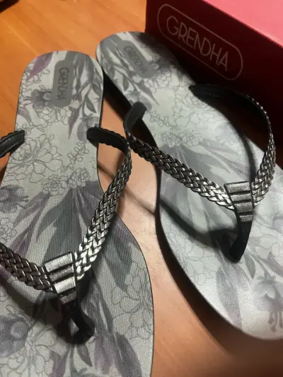 Sandalias flip-flop Grendha gris - miniatura 4