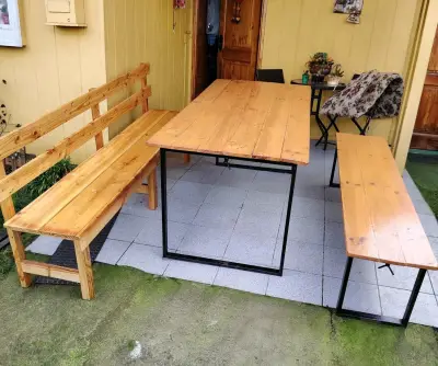 Conjunto de mesa y bancas de madera - miniatura 1