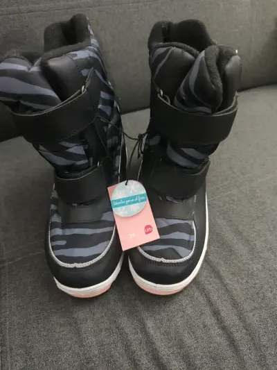 Botas infantiles negras con diseño - miniatura 2