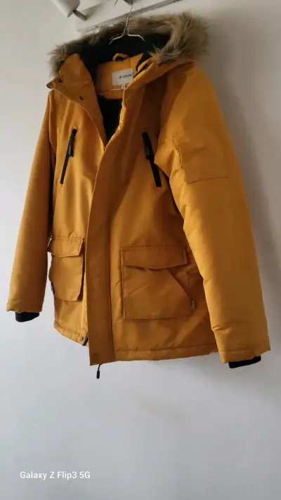Parka amarilla con capucha de pelo - miniatura 2
