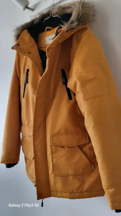 Parka amarilla con capucha de pelo - miniatura 4