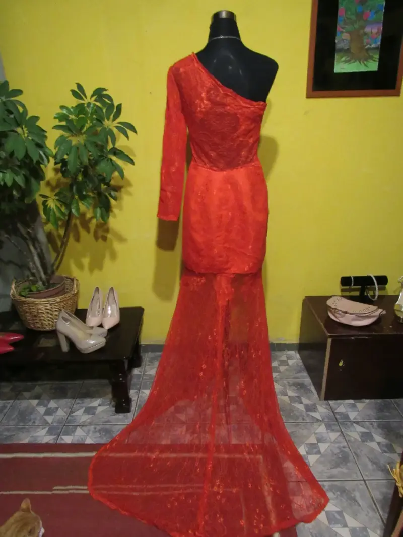 Vestido largo rojo asimétrico - 3