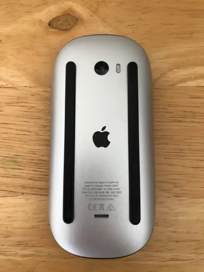 Mouse inalámbrico negro Apple - miniatura 2
