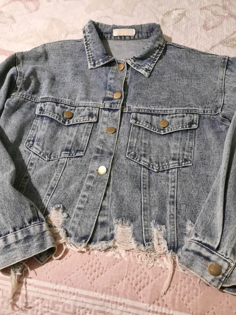 Chaqueta de mezclilla estilo desgastada - 1