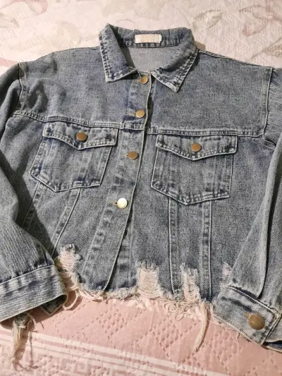 Chaqueta de mezclilla estilo desgastada - miniatura 1