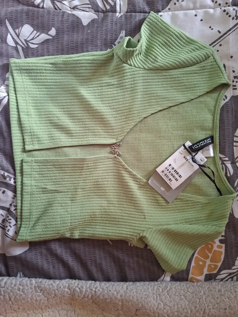 Polera de punto verde claro