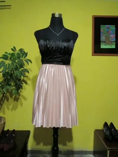 Vestido bicolor elegante - miniatura 1