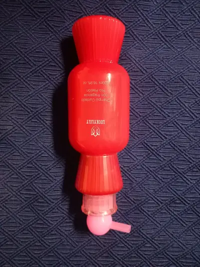Botella de champú rojo lujo - miniatura 1