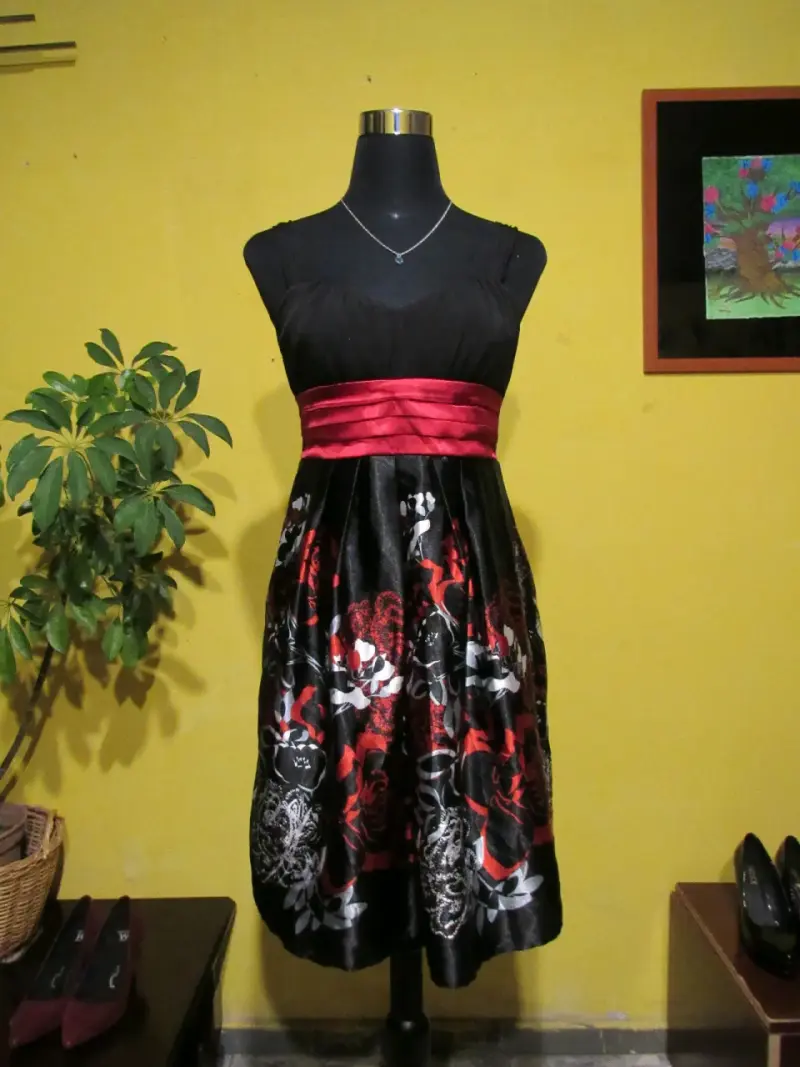 Vestido elegante negro y rojo - 1