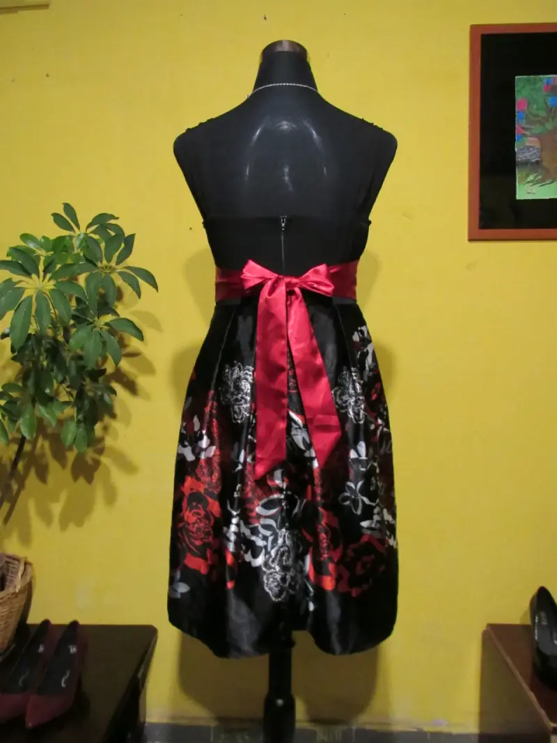 Vestido elegante negro y rojo - 2