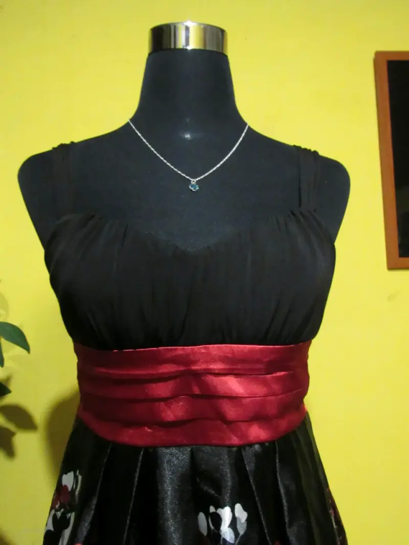 Vestido elegante negro y rojo - 3