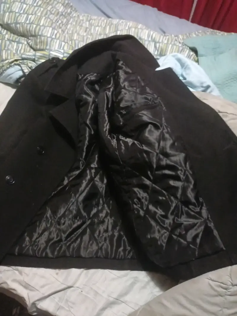 Abrigo negro con botones - 2