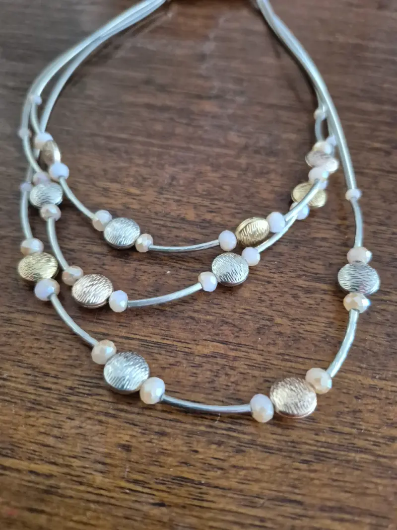 Collar de cuentas doradas y perlas - 2