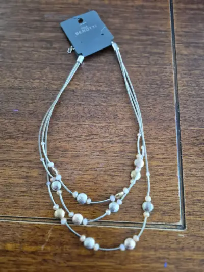 Collar de cuentas doradas y perlas - miniatura 3
