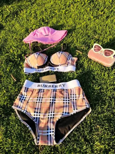 Bikini Burberry con estilo clásico - miniatura 1