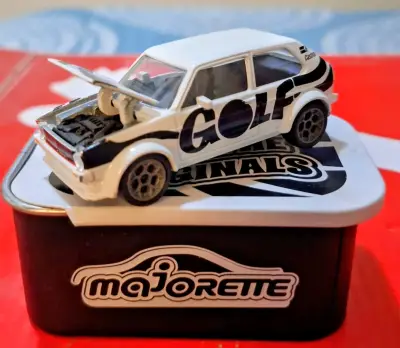 Auto de juguete Majorette Golf - miniatura 1