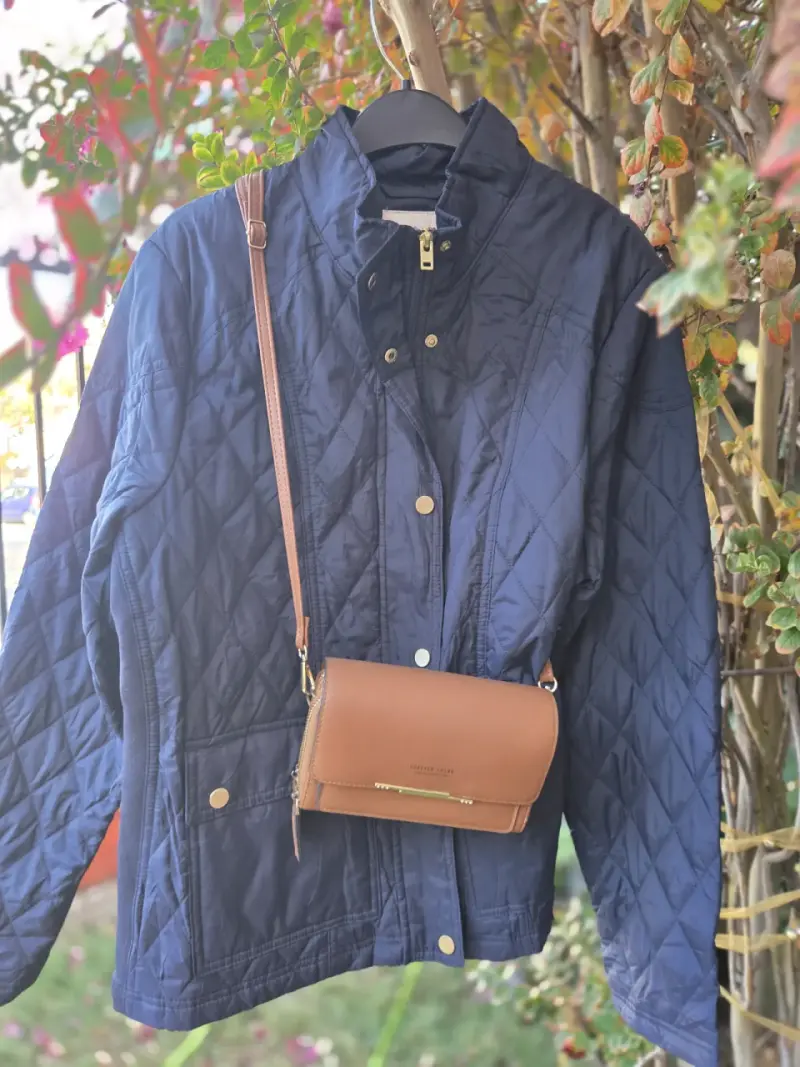 Chaqueta azul acolchada para mujer