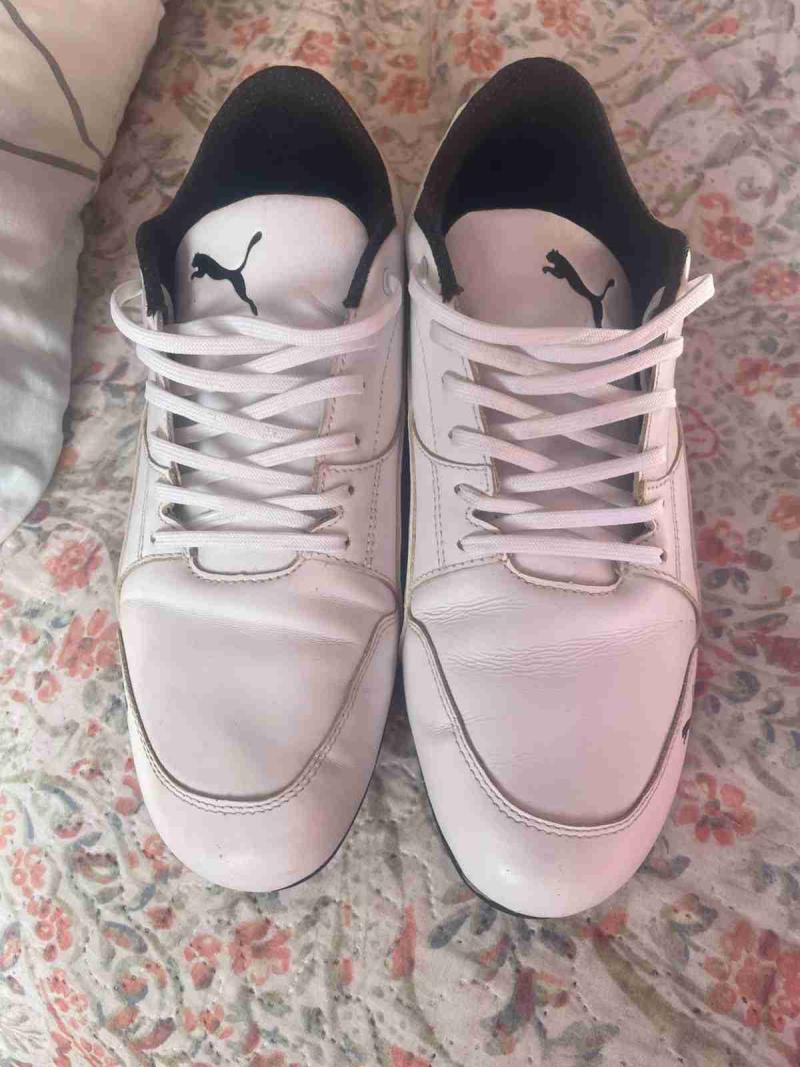 Zapatillas blancas deportivas - 1