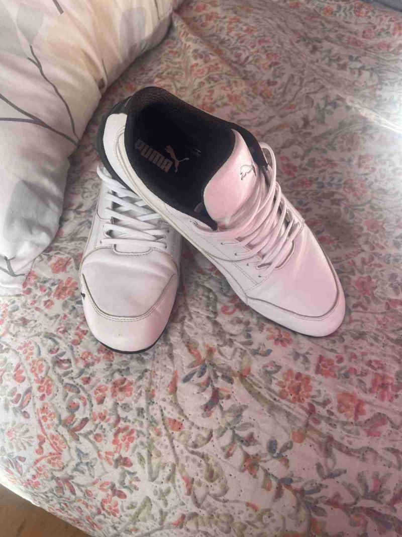 Zapatillas blancas deportivas - 2