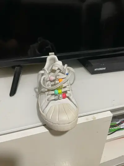 Zapatilla blanca Adidas de conchita - miniatura 1