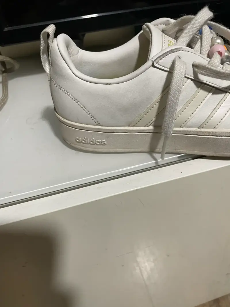 Zapatilla blanca Adidas de conchita - 3