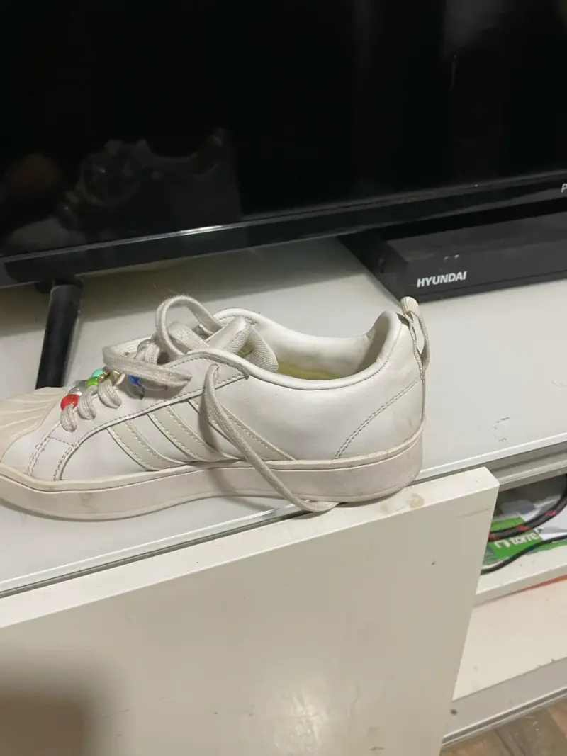 Zapatilla blanca Adidas de conchita - 4
