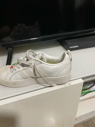 Zapatilla blanca Adidas de conchita - miniatura 4