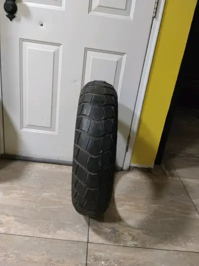 Neumático para moto - miniatura 1