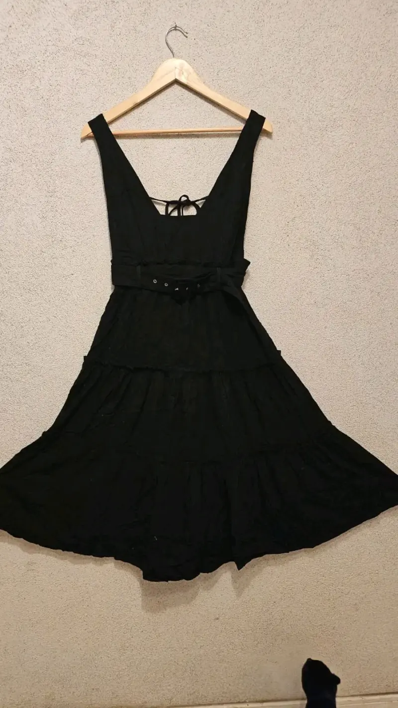 Vestido negro elegante - 1