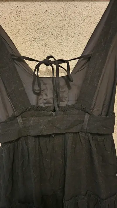 Vestido negro elegante - miniatura 4