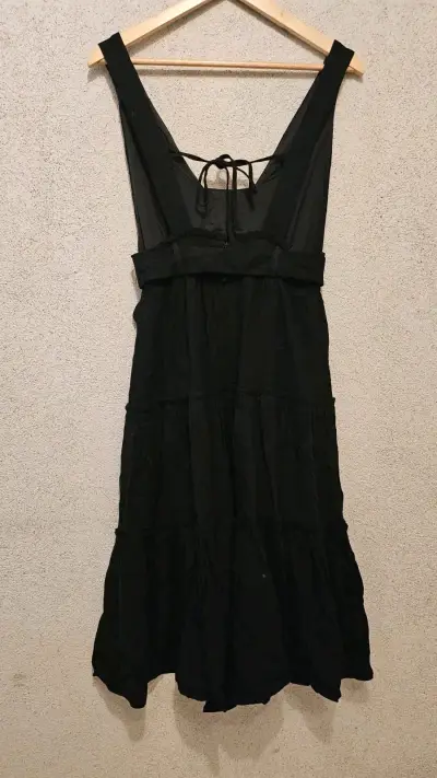 Vestido negro elegante - miniatura 5