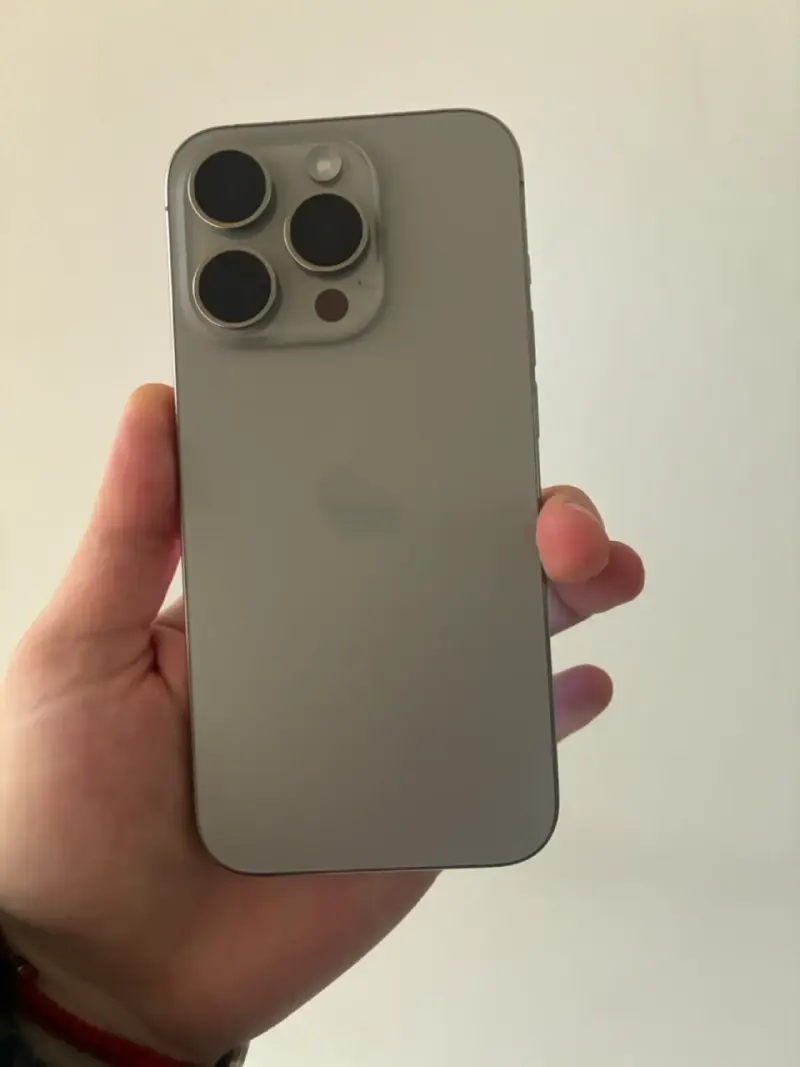 Se vende iPhone 15 Pro 128 GB - 2