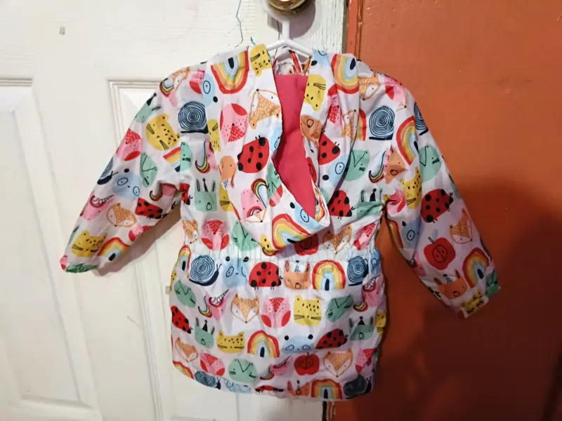 Chaqueta impermeable infantil estampada - 2