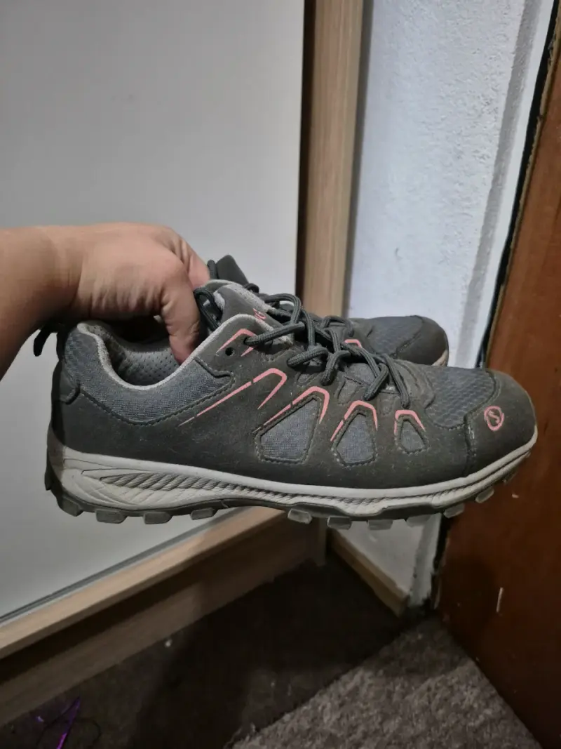 Zapatillas deportivas grises - 1