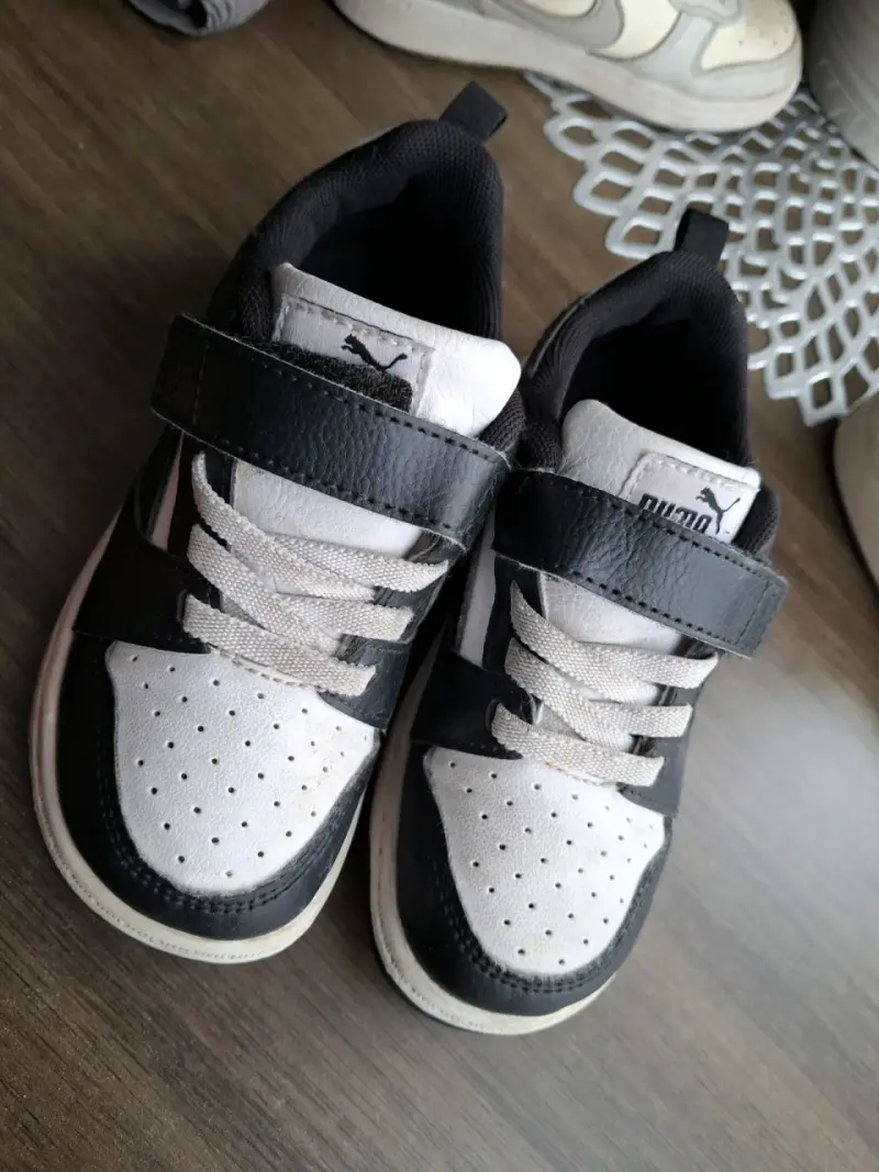 Zapatillas deportivas blancas y negras talla 25 - 1