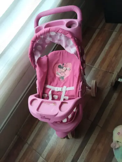 Coche para muñecas Minnie - miniatura 1