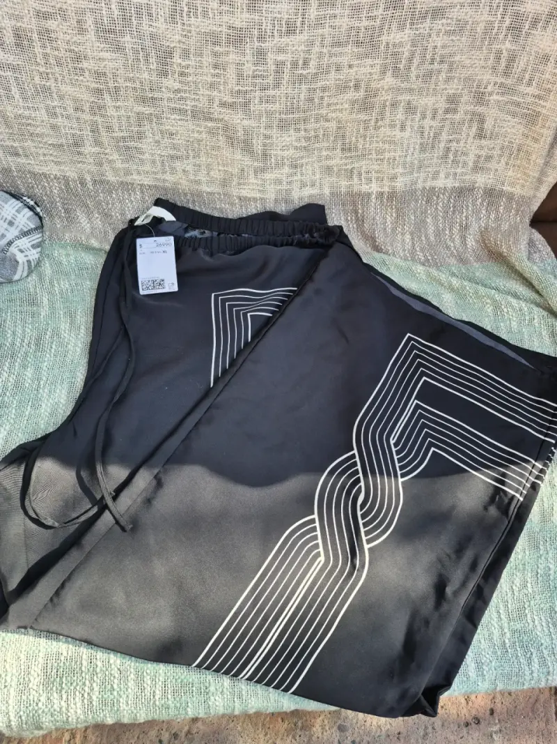 Pantalones negros gráficos - 3