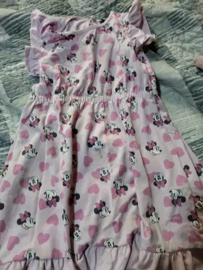 Ropita niña  con diseño animado. - miniatura 5