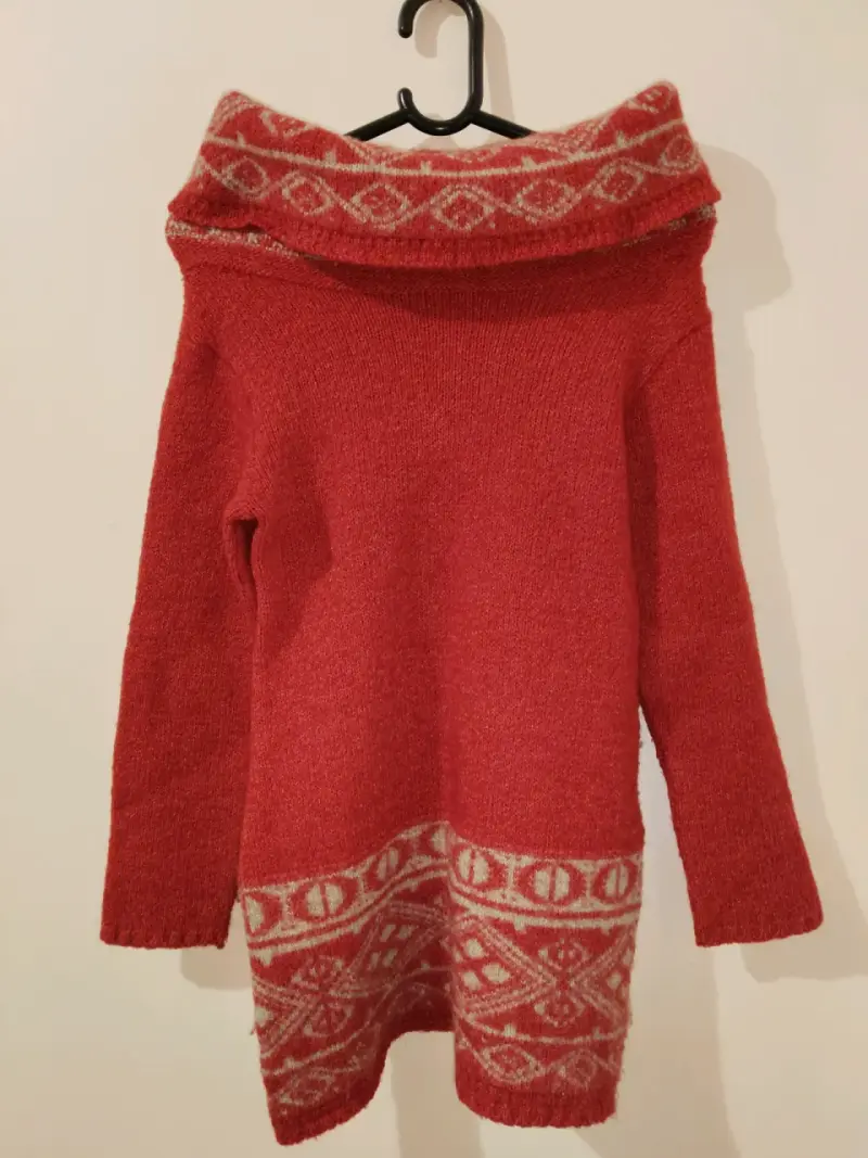 Chaleco tejido rojo con diseño - 1