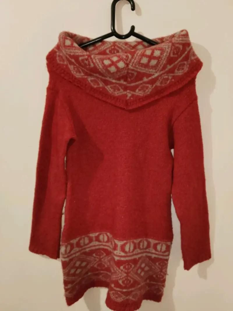 Chaleco tejido rojo con diseño - 2