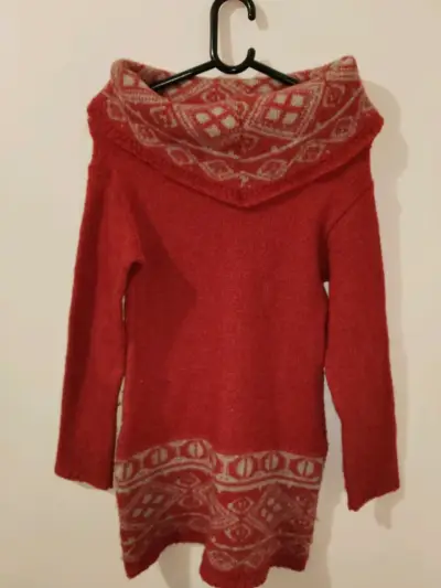 Chaleco tejido rojo con diseño - miniatura 2