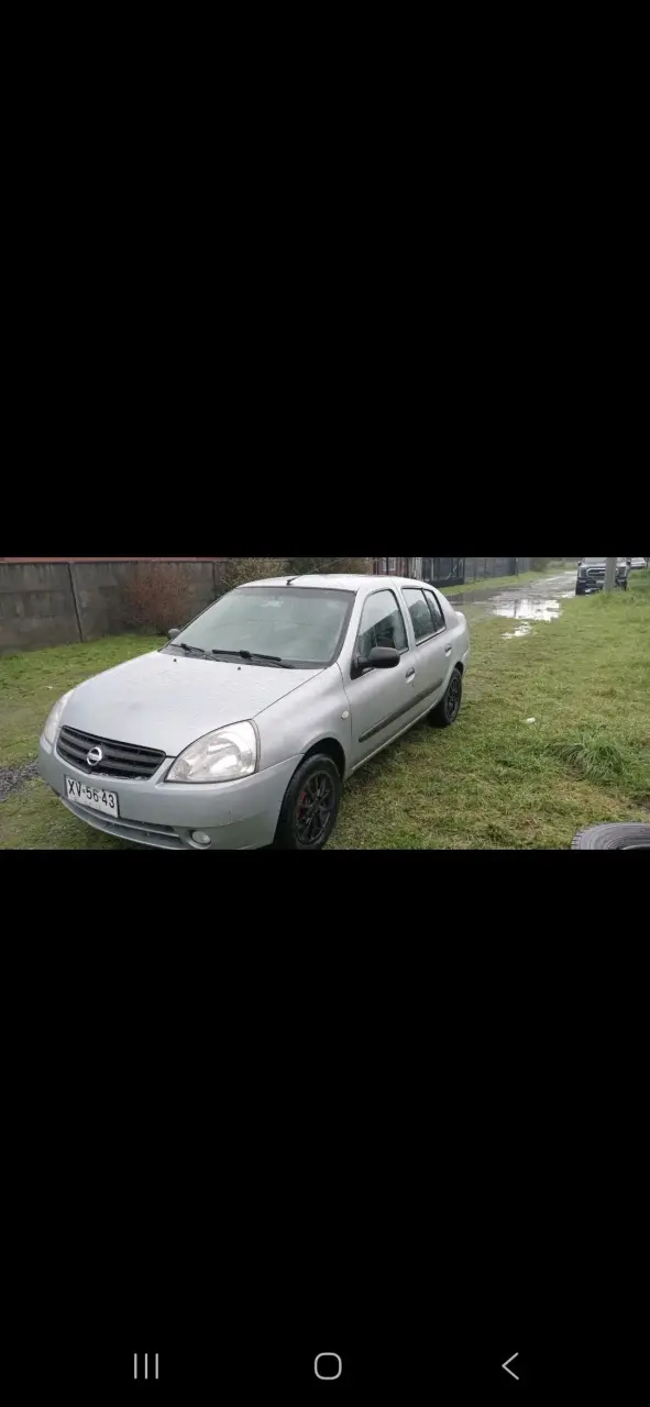 Nissan Platina 2004 plata - 4
