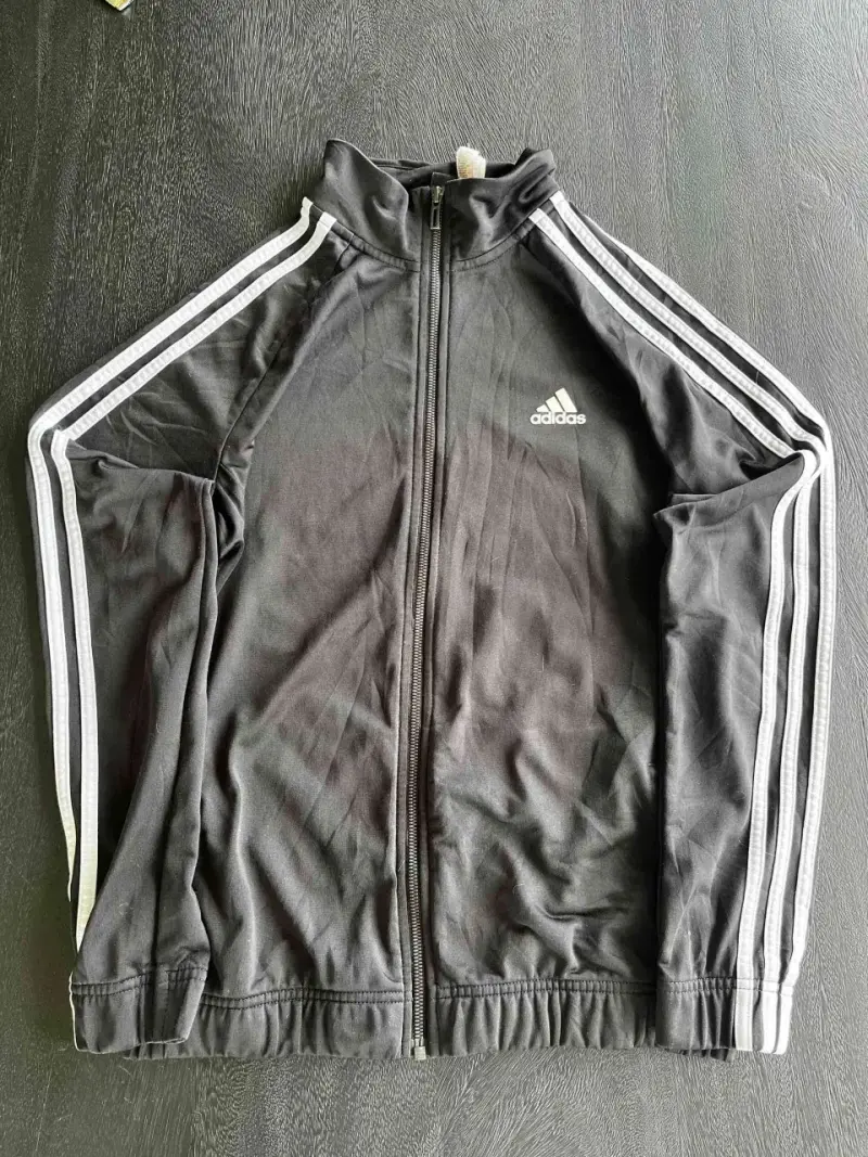 Polerón deportivo negro Adidas