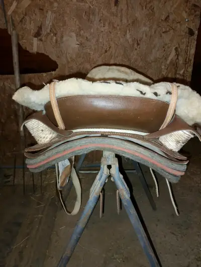 Montura de cuero con lana - miniatura 3