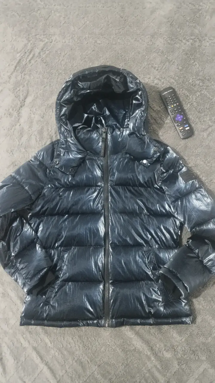 Chaqueta acolchada azul con capucha - 1